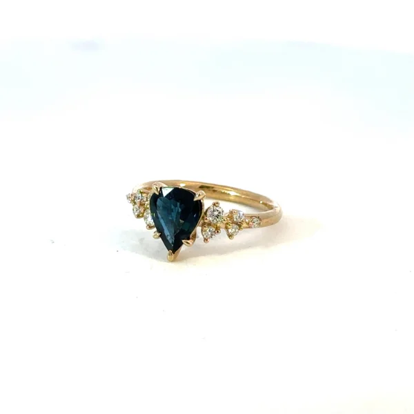 Sapphire & Diamond Ring – 9ct Yellow Gold